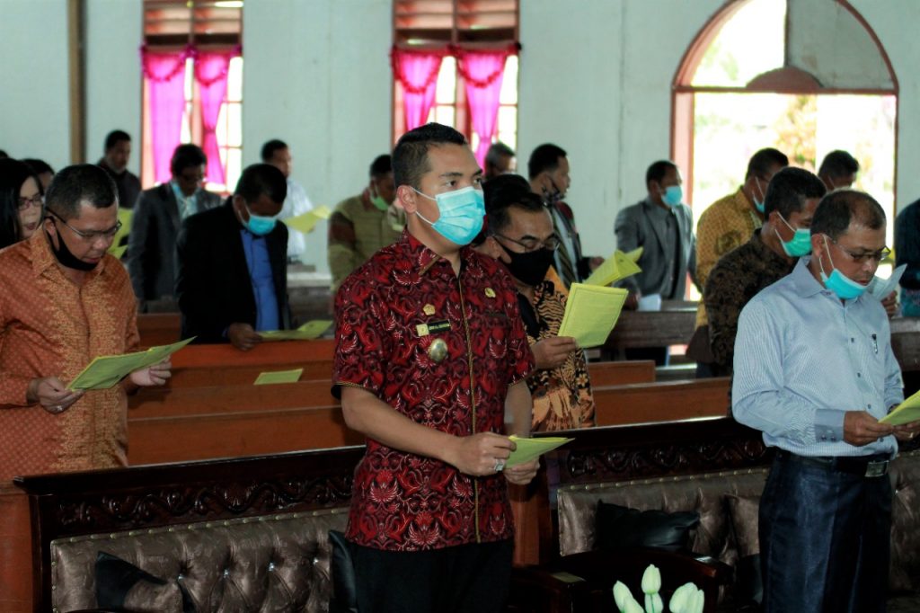 Wakil Bupati Dairi Hadiri Diakonia Natal Di Kecamatan Pegagan Hilir Dan Kecamatan Sitinjo
