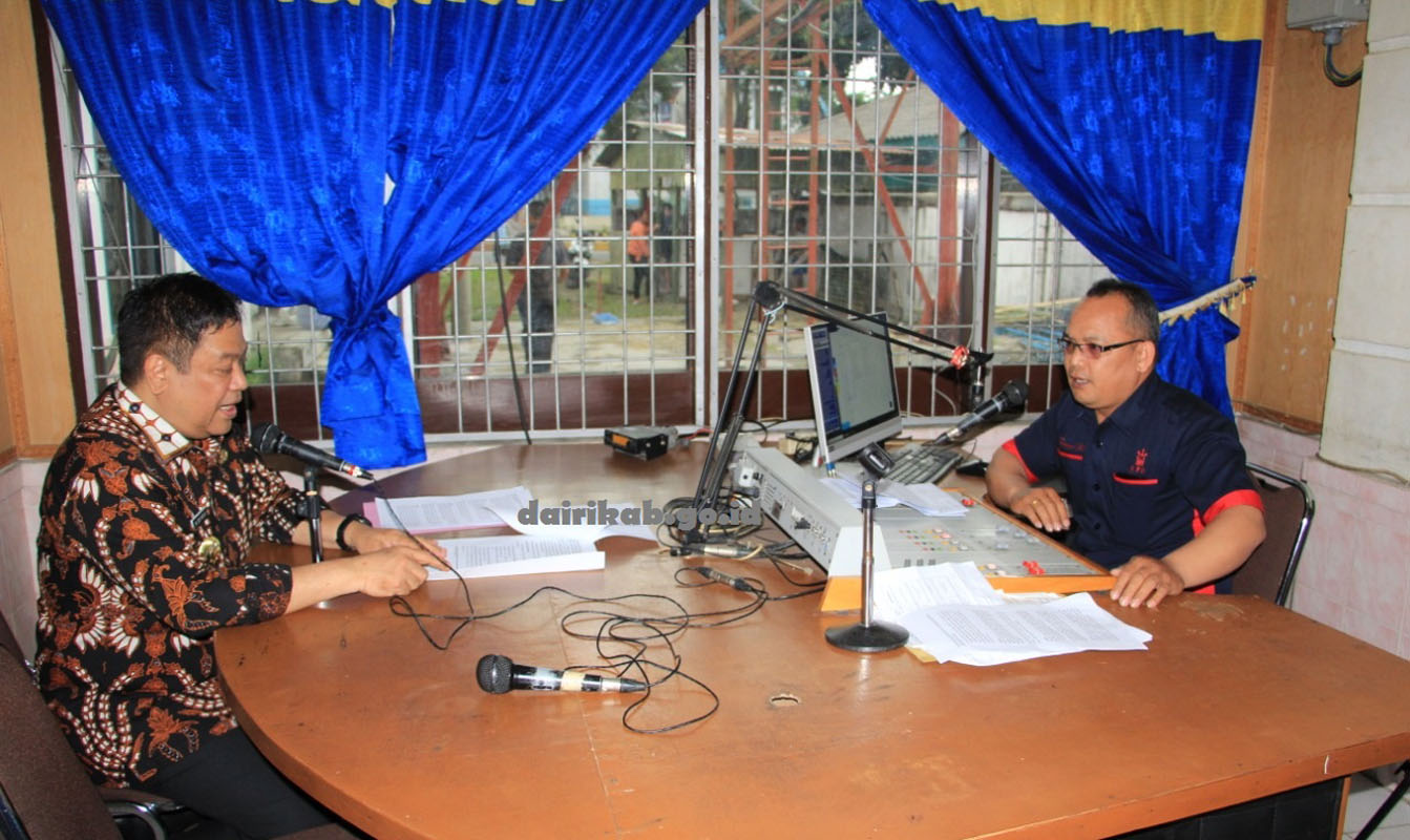 Bupati Dairi Dialog Interaktif Di Radio Publik Dairi ( RPD FM) Tentang Program 100 Hari Kerja Agri Unggul