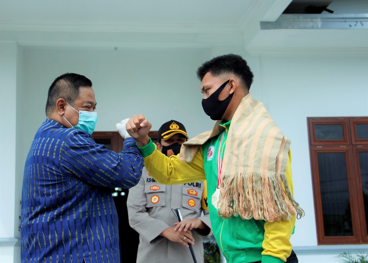 Bupati Dairi Berangkatkan Junischo Malau Ikuti Kejuaraan One Pride MMA di Jakarta