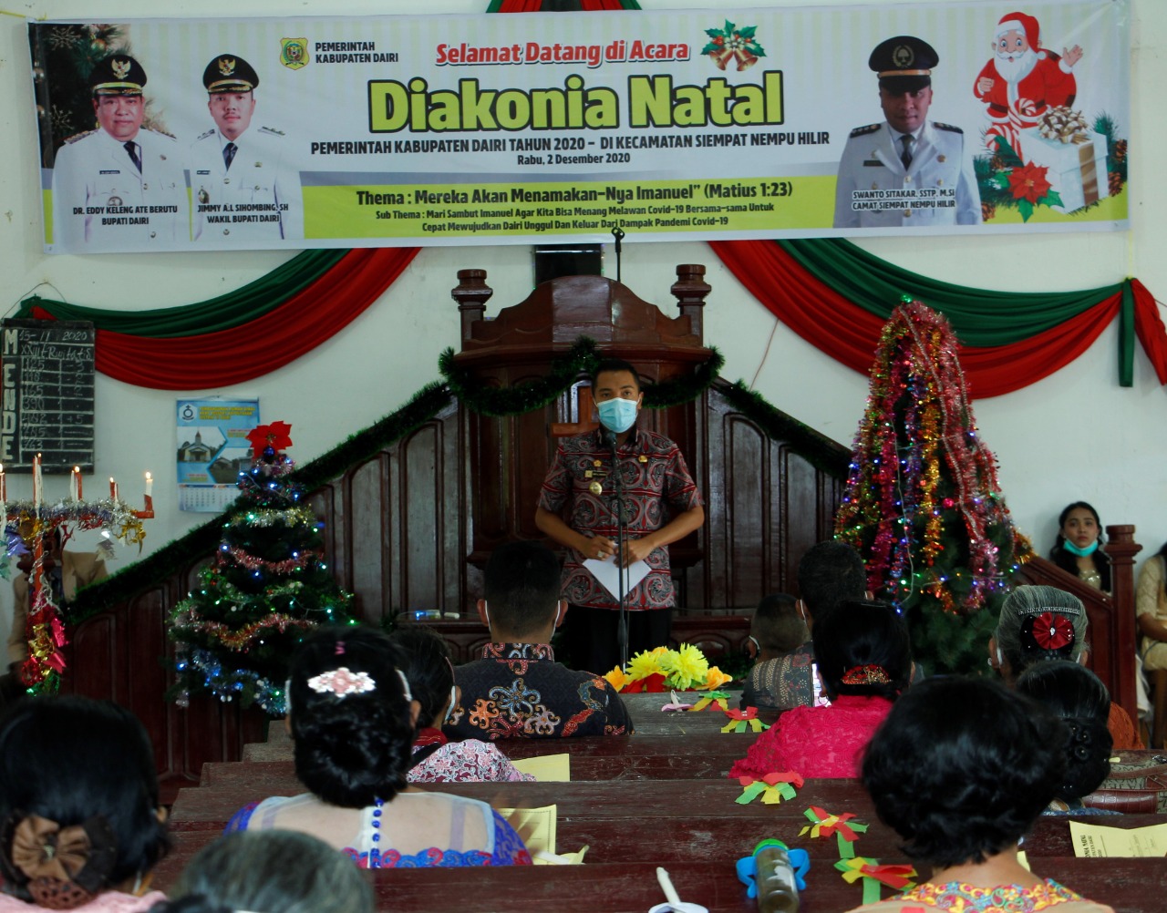 Wakil Bupati Dairi Bagikan Bingkisan Natal Kepada Warga Lansia